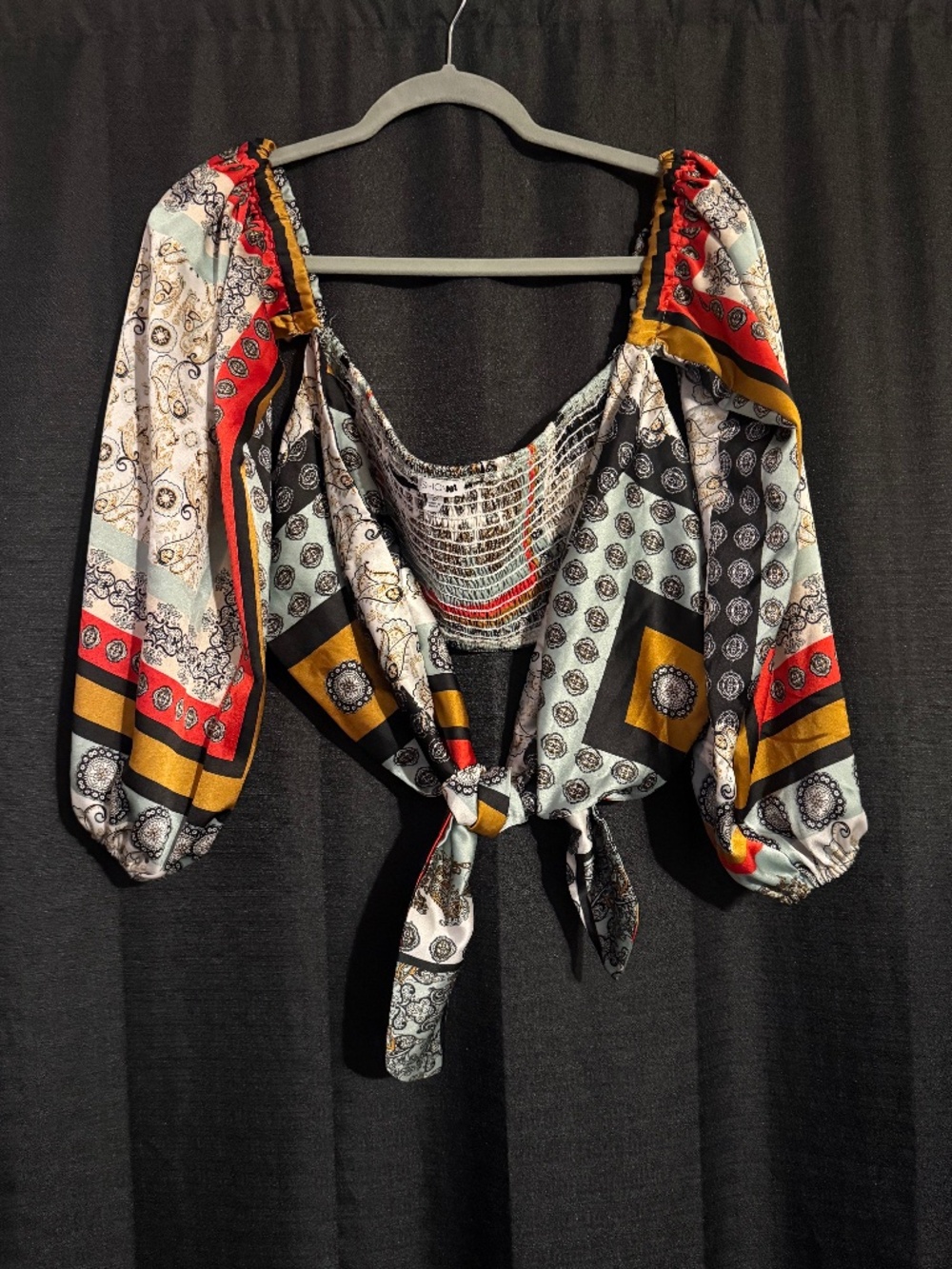 Crop top with sleeves
